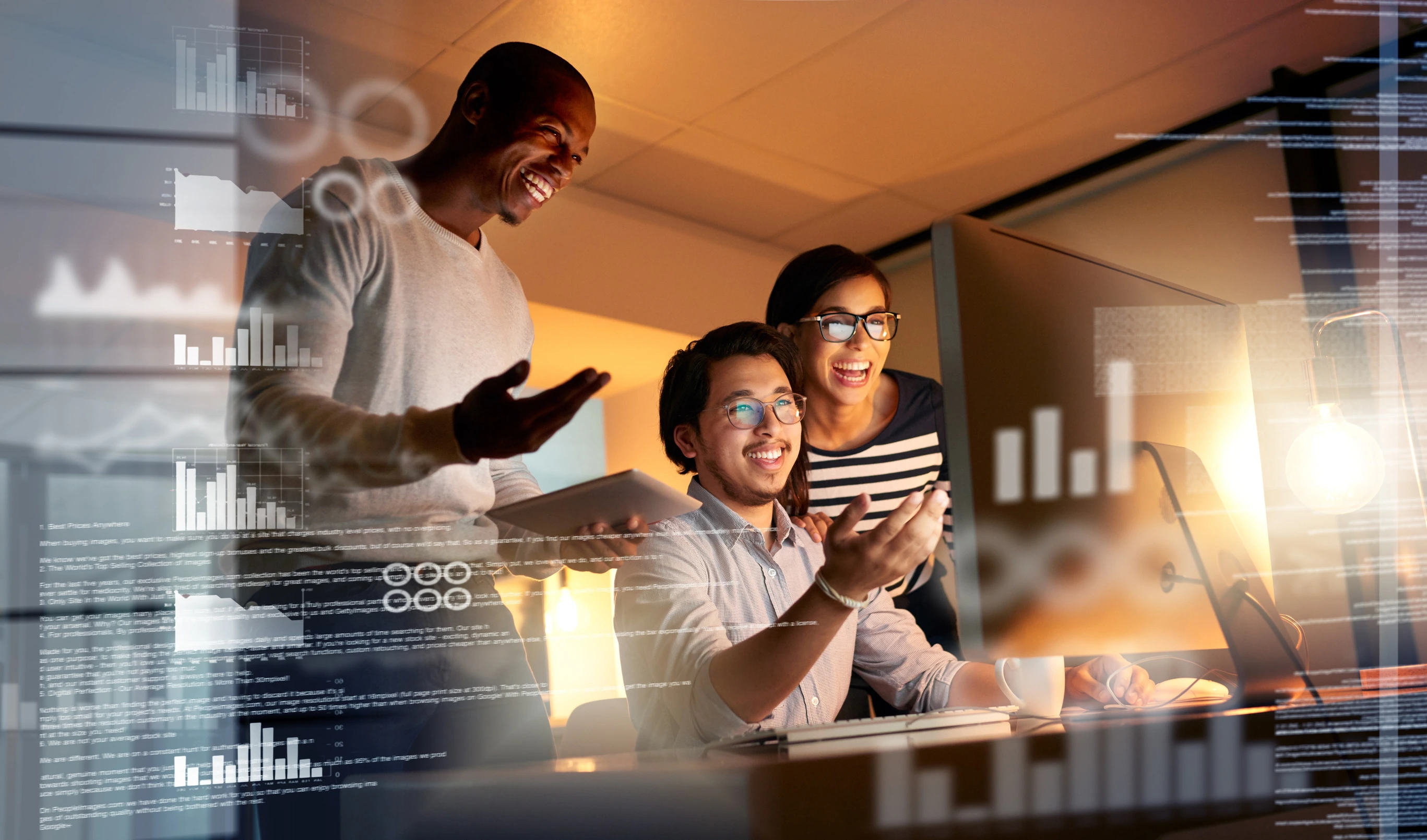 Pessoas trabalhando com dados