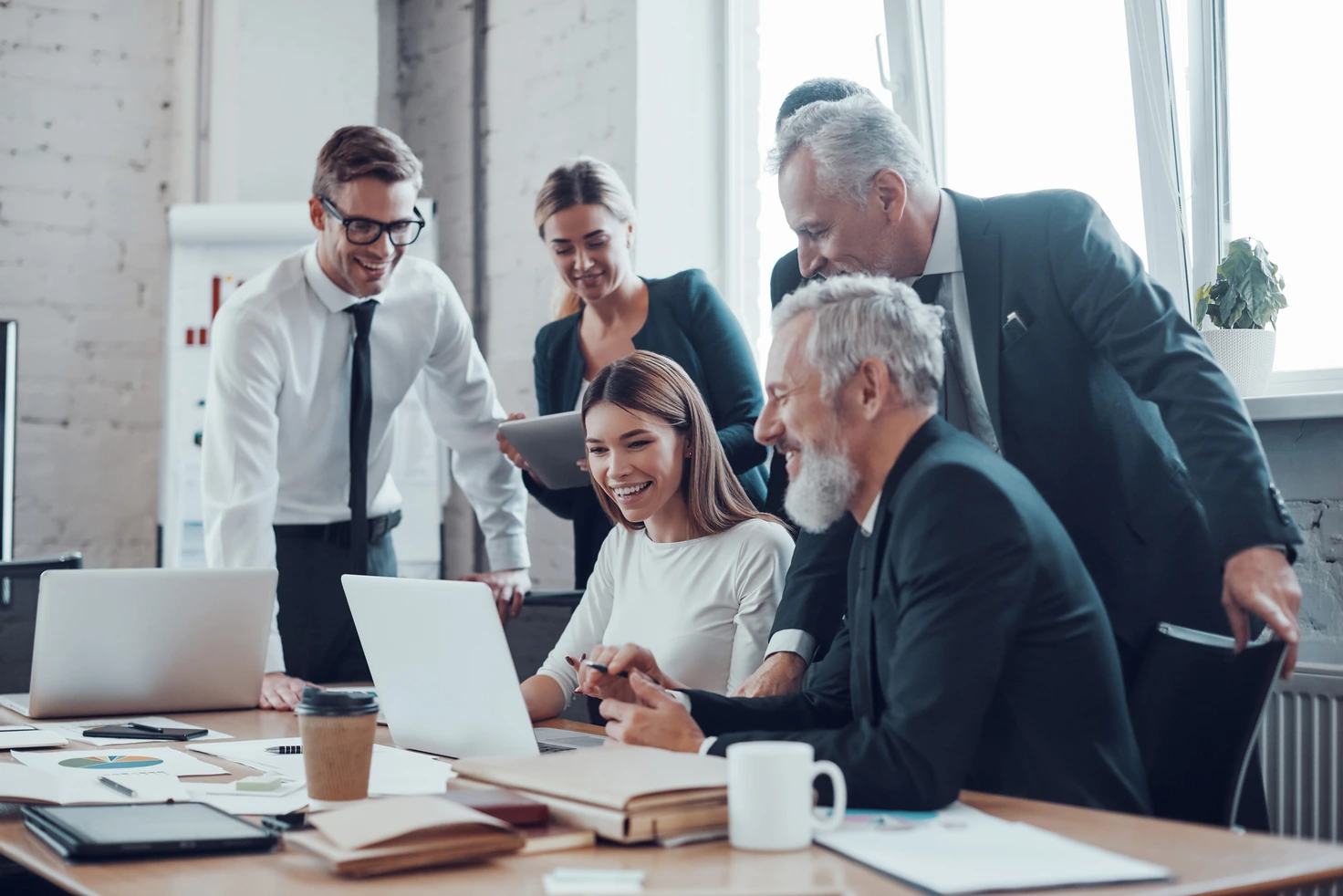 Equipe de consultores em reunião